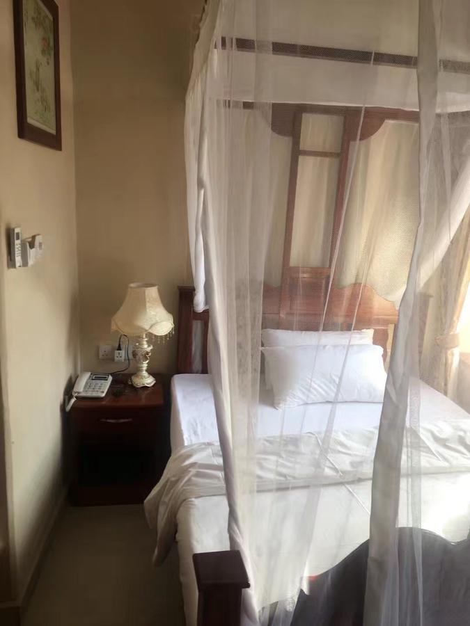 Red Sun Hotel *